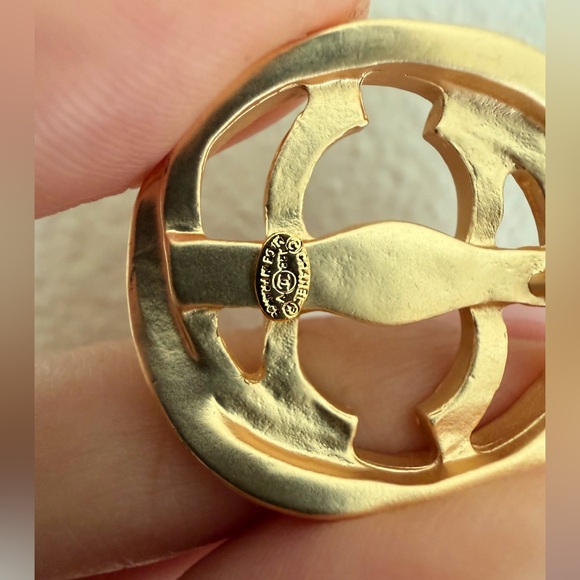 ✨Vintage Chanel Gold-Tone CC Earrings✨ - Picture 3 of 13